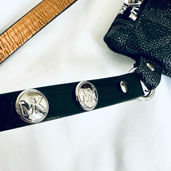 Michael Kors Signature Belt Bag - Picture 5 of 12
